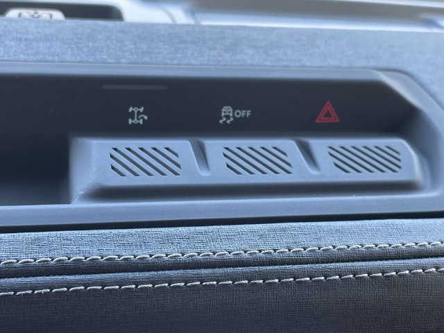 Certified 2026 Ford Bronco Outer Banks AWD/4WD image 6