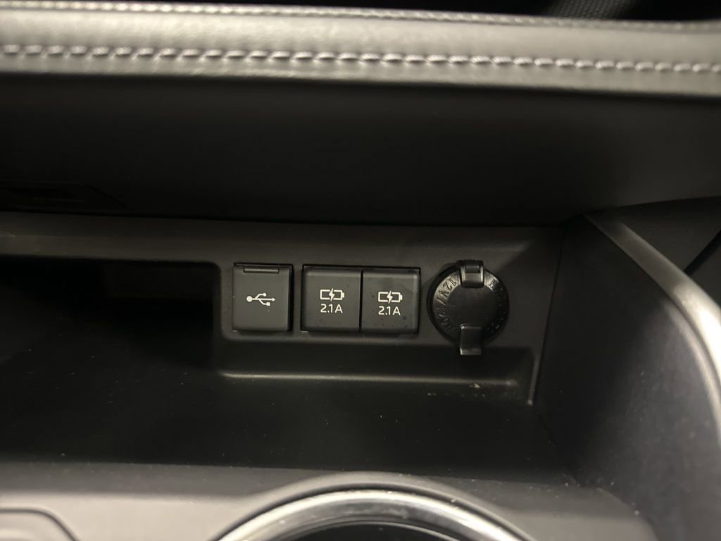 Used 2020 Toyota Highlander XLE image 41