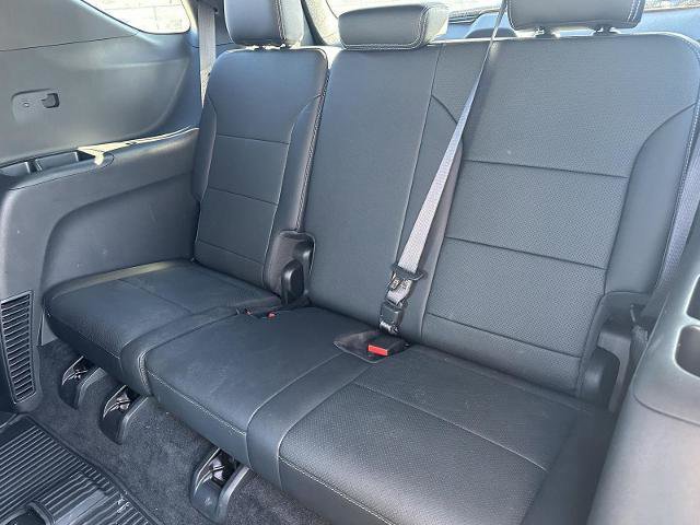 Used 2025 Chevrolet Traverse LT w/ Midnight/Sport Edition image 17