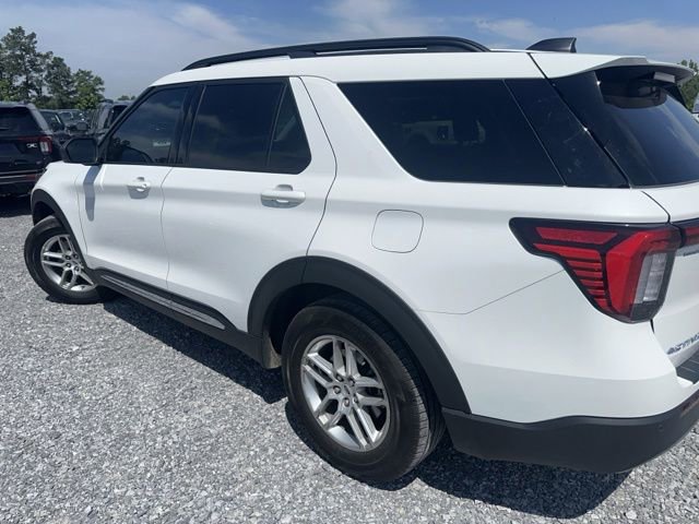 Certified 2025 Ford Explorer Active w/ Active Comfort Package RWD image 5