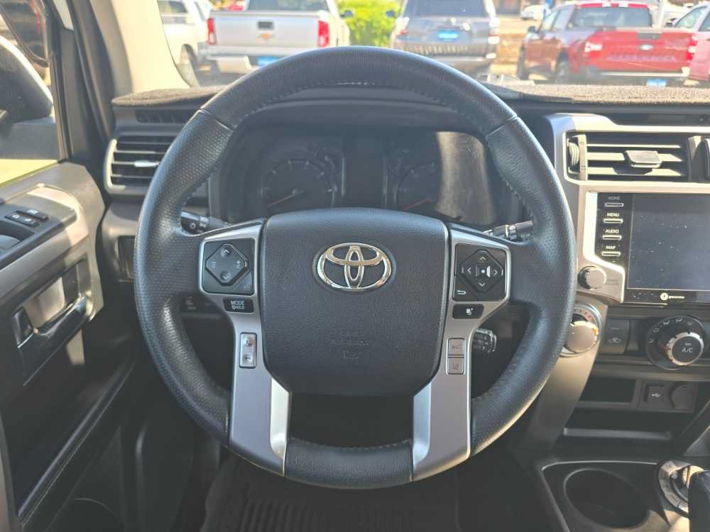 Used 2022 Toyota 4Runner SR5 AWD/4WD image 11