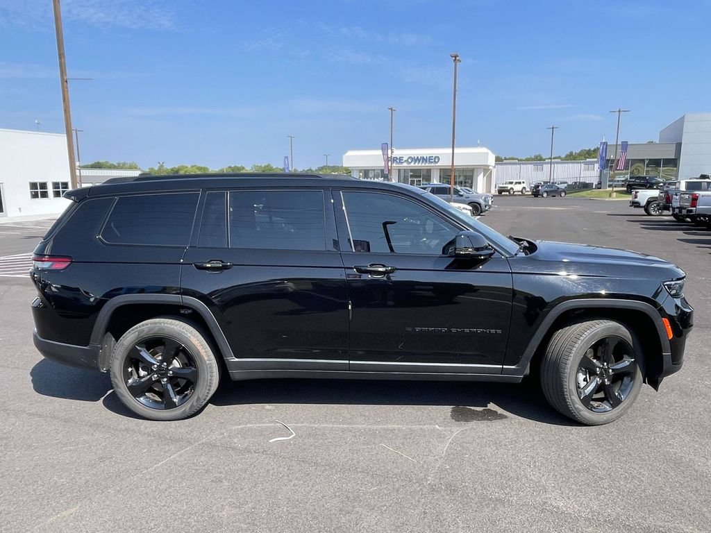 Used 2024 Jeep Grand Cherokee L Limited w/ Black Appearance Package RWD image 2
