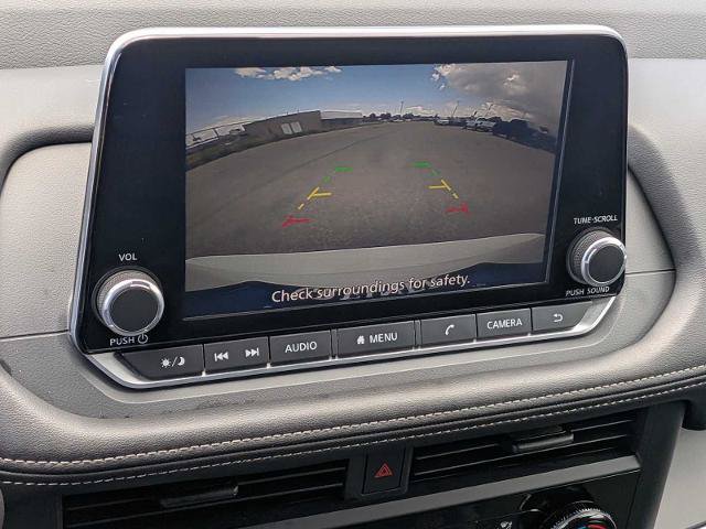 Used 2025 Nissan Rogue S AWD/4WD image 23