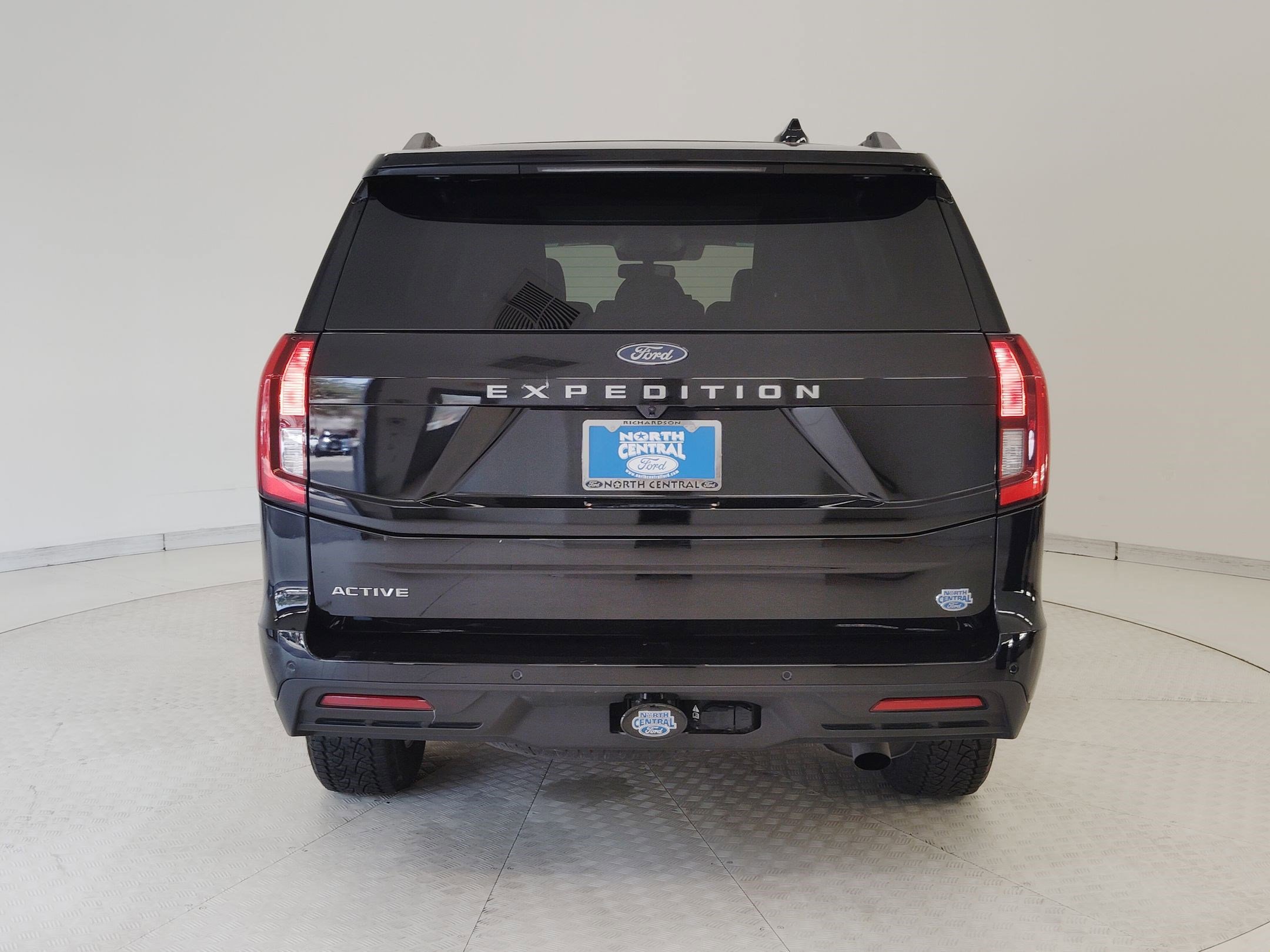 Certified 2025 Ford Expedition Active image 4