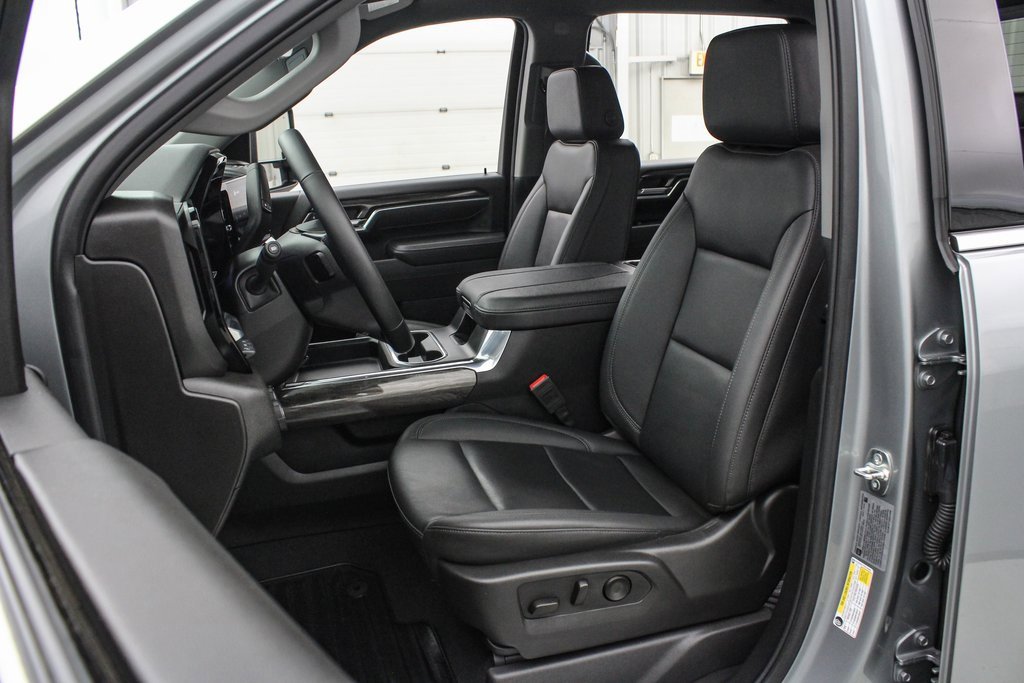 Used 2025 Chevrolet Silverado 3500 LTZ w/ LTZ Plus Package image 12