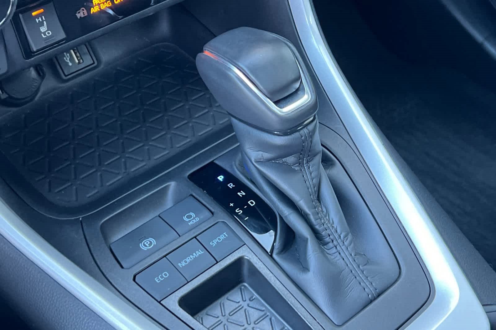 Used 2023 Toyota RAV4 XLE Premium image 21