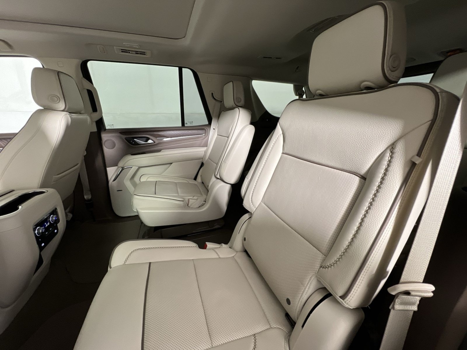 Used 2023 GMC Yukon Denali RWD image 24