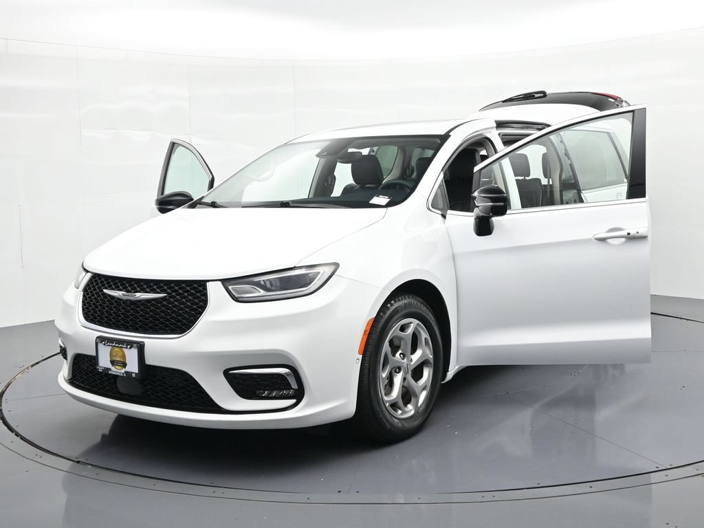 Used 2024 Chrysler Pacifica Limited FWD image 28