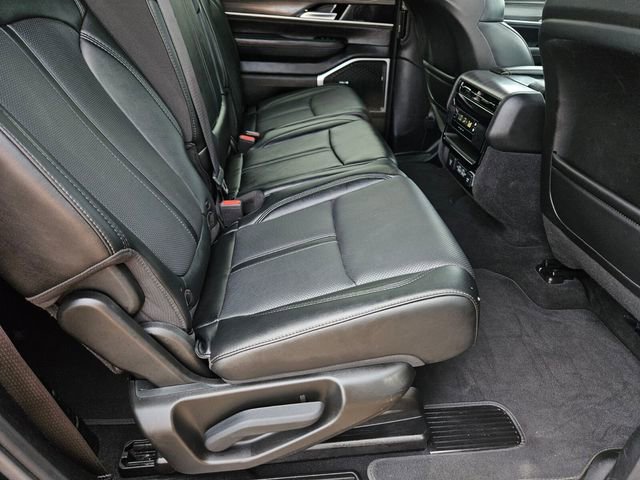 Used 2024 Jeep Wagoneer Series II w/ Flexible Seating Group image 15