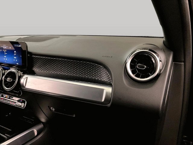 Used 2026 Mercedes-Benz GLB 250 4MATIC image 15