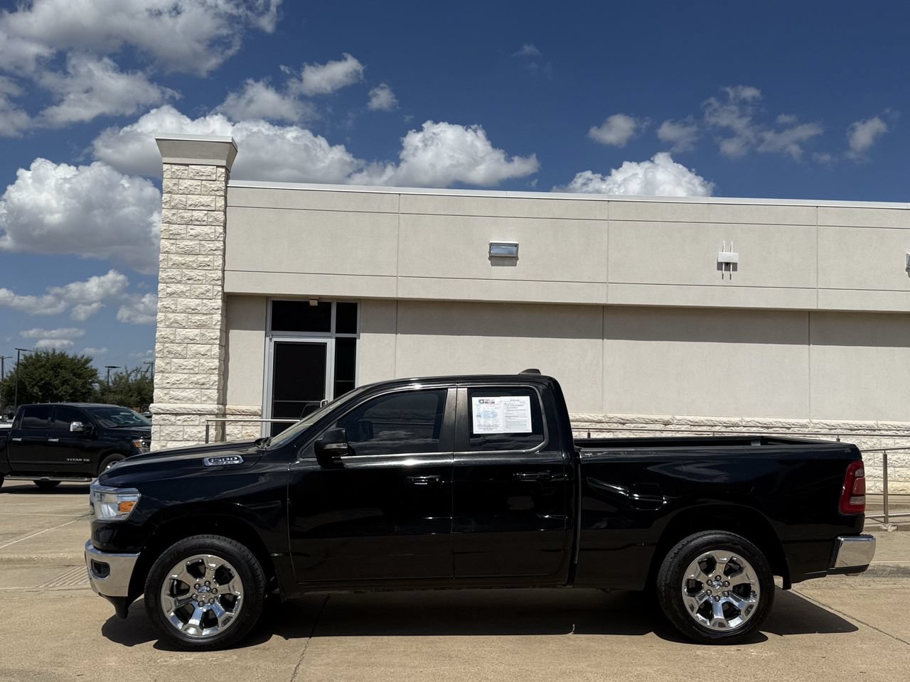Used 2022 RAM 1500 Big Horn AWD/4WD image 3