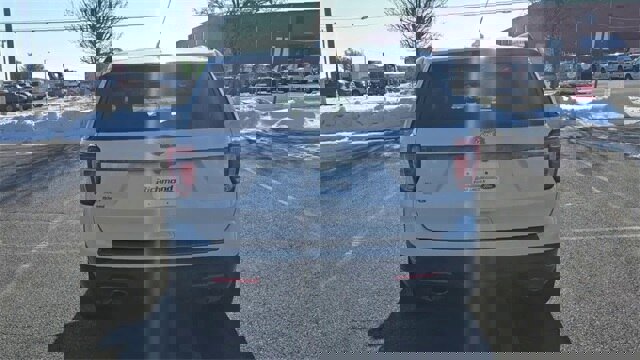 Certified 2019 Ford Explorer XLT w/ Equipment Group 202A image 8