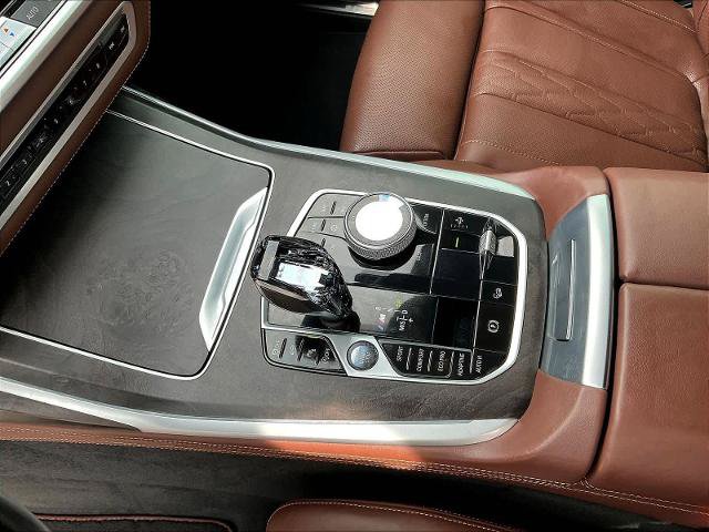 Used 2020 BMW X7 M50i w/ Dynamic Handling Package AWD/4WD image 19