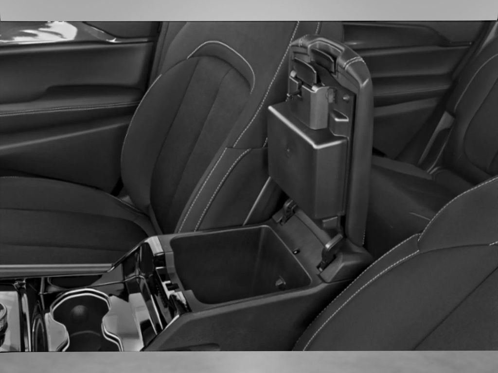 Used 2024 Jeep Grand Cherokee L Limited w/ Luxury Tech Group II image 11