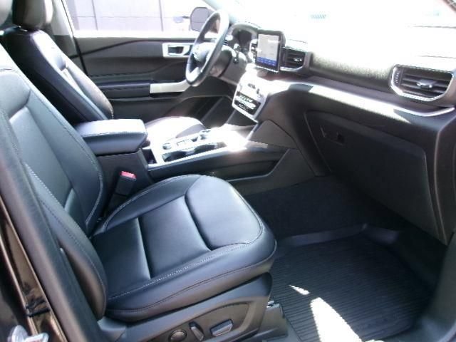 Certified 2023 Ford Explorer XLT w/ Equipment Group 202A AWD/4WD image 4