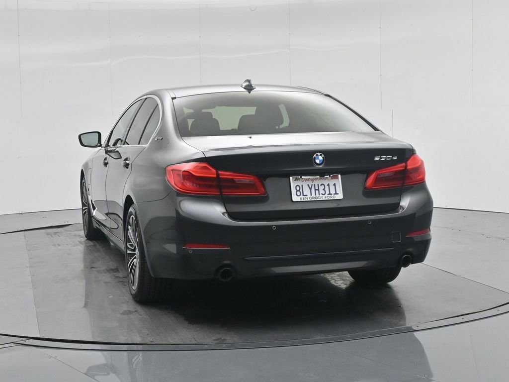 Used 2019 BMW 530e w/ Convenience Package image 32