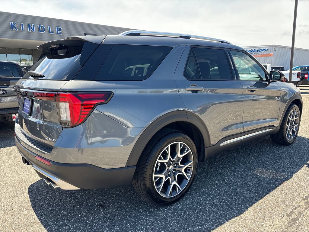 Certified 2025 Ford Explorer Platinum w/ Ultimate Package AWD/4WD image 32