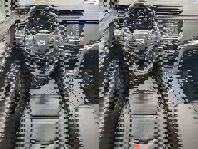 Used 2018 Cadillac XT5 Luxury w/ Driver Awareness Package image 14