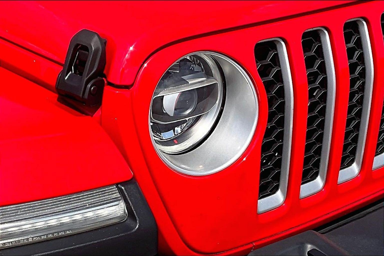 Used 2020 Jeep Gladiator Overland w/ LED Lighting Group AWD/4WD image 29