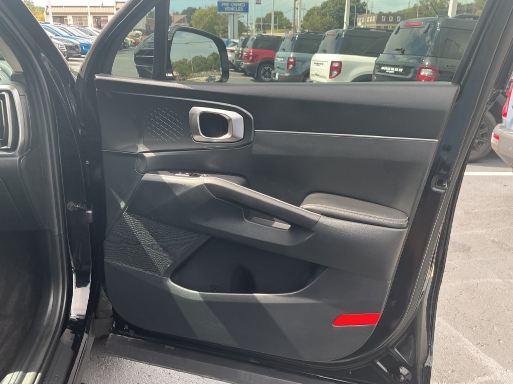 Used 2025 Kia Sorento EX w/ Panoramic Sunroof Package AWD/4WD image 13