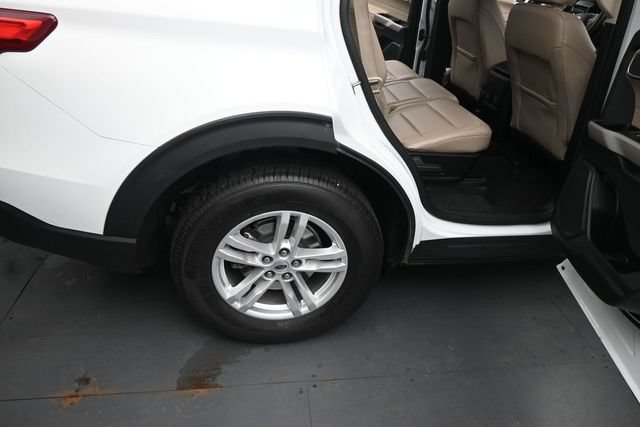 Certified 2024 Ford Explorer XLT w/ Equipment Group 202A AWD/4WD image 9