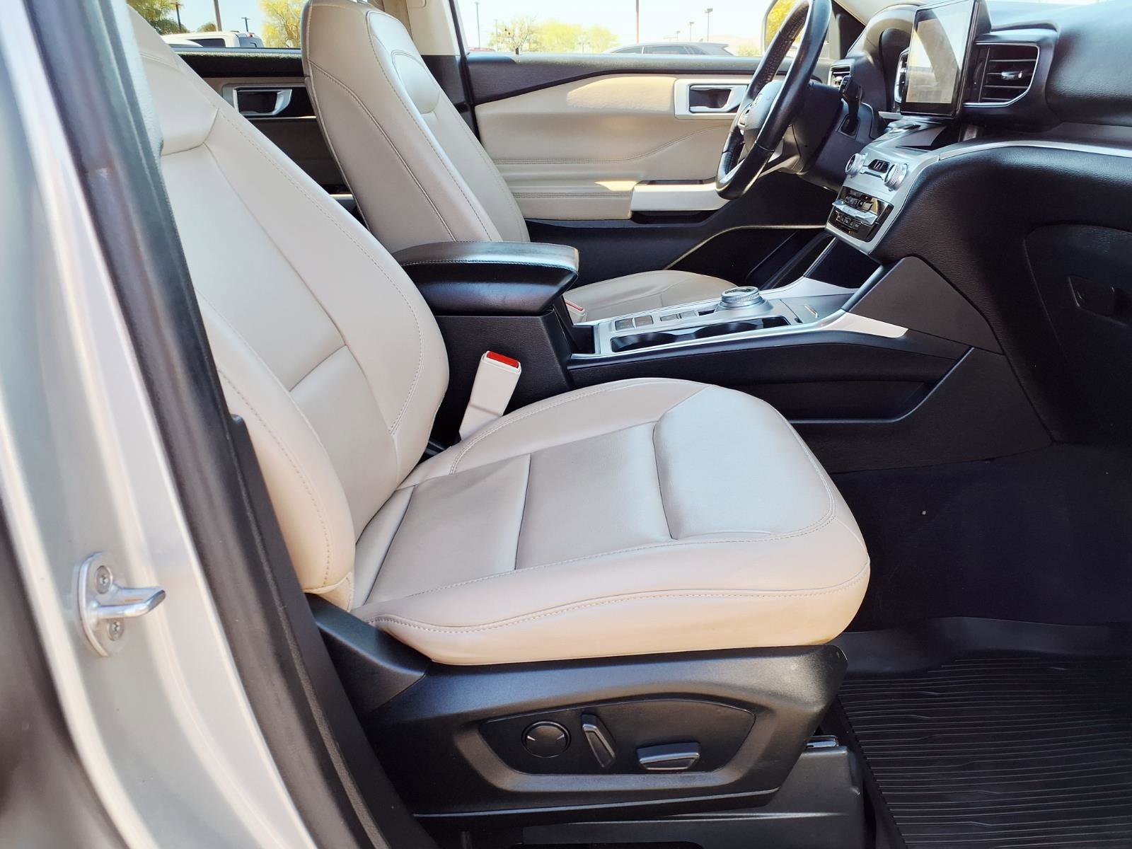 Certified 2022 Ford Explorer XLT w/ Equipment Group 202A image 11