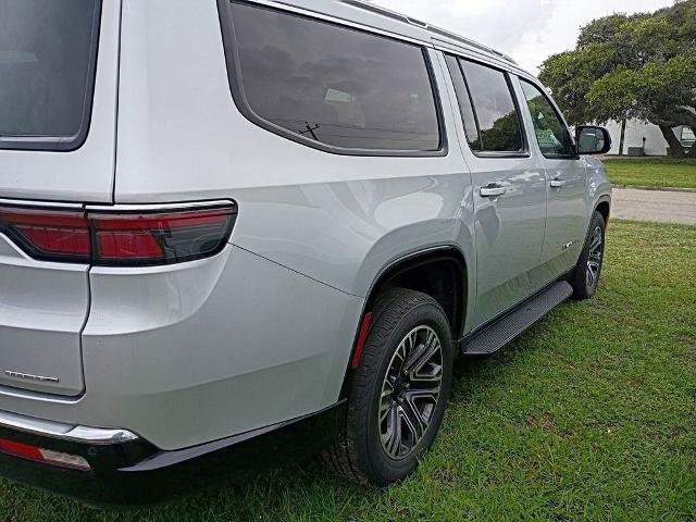 Used 2024 Jeep Wagoneer L Series II w/ Flexible Seating Group AWD/4WD image 13