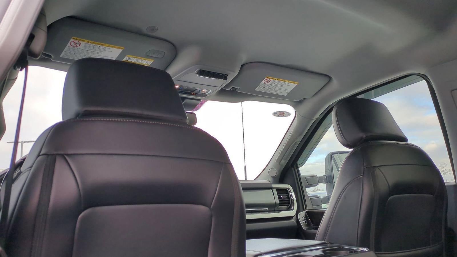 Certified 2025 Ford F350 Lariat w/ Black Appearance Package image 19