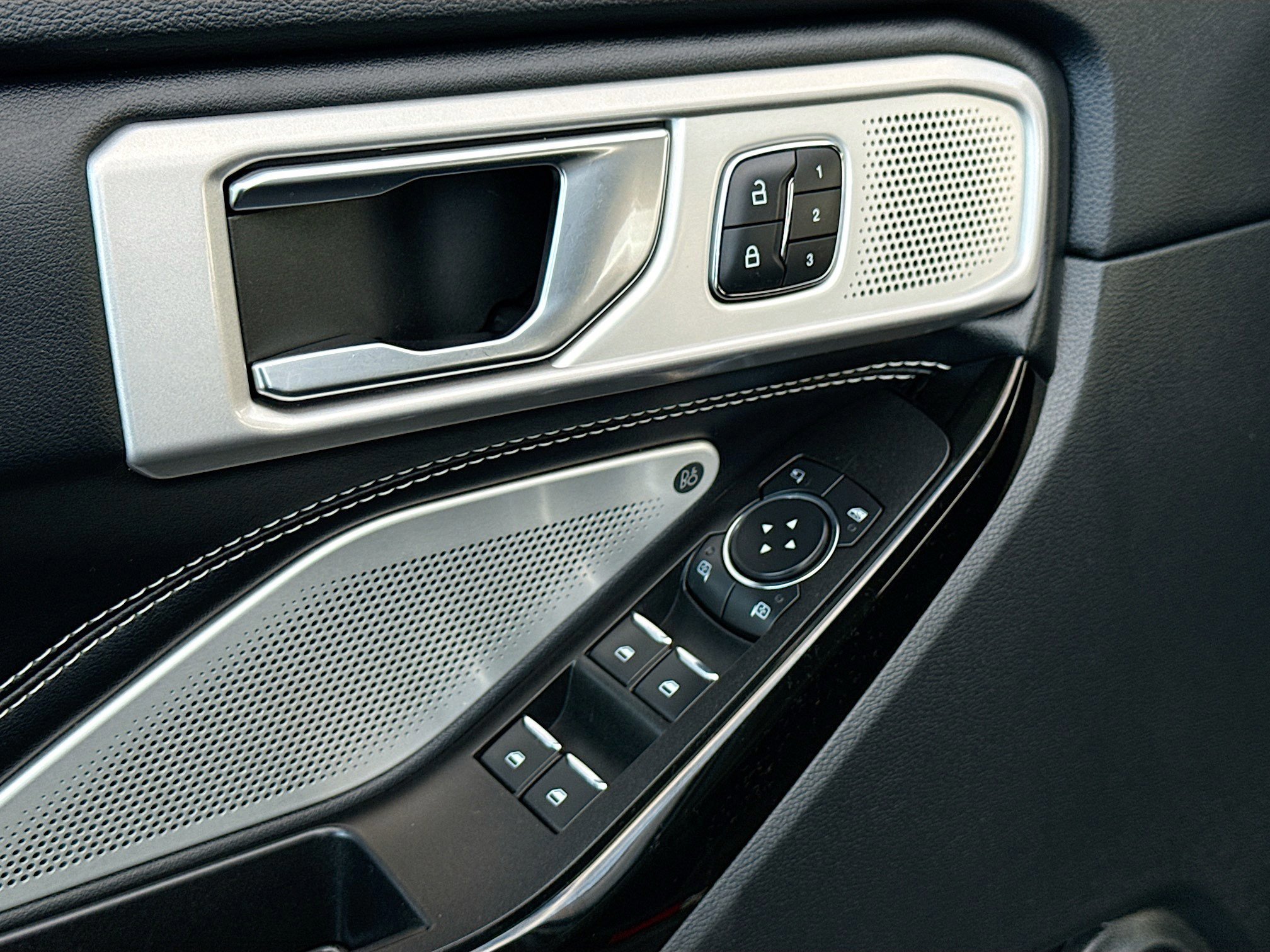 Certified 2022 Ford Explorer ST w/ ST Street Pack image 11