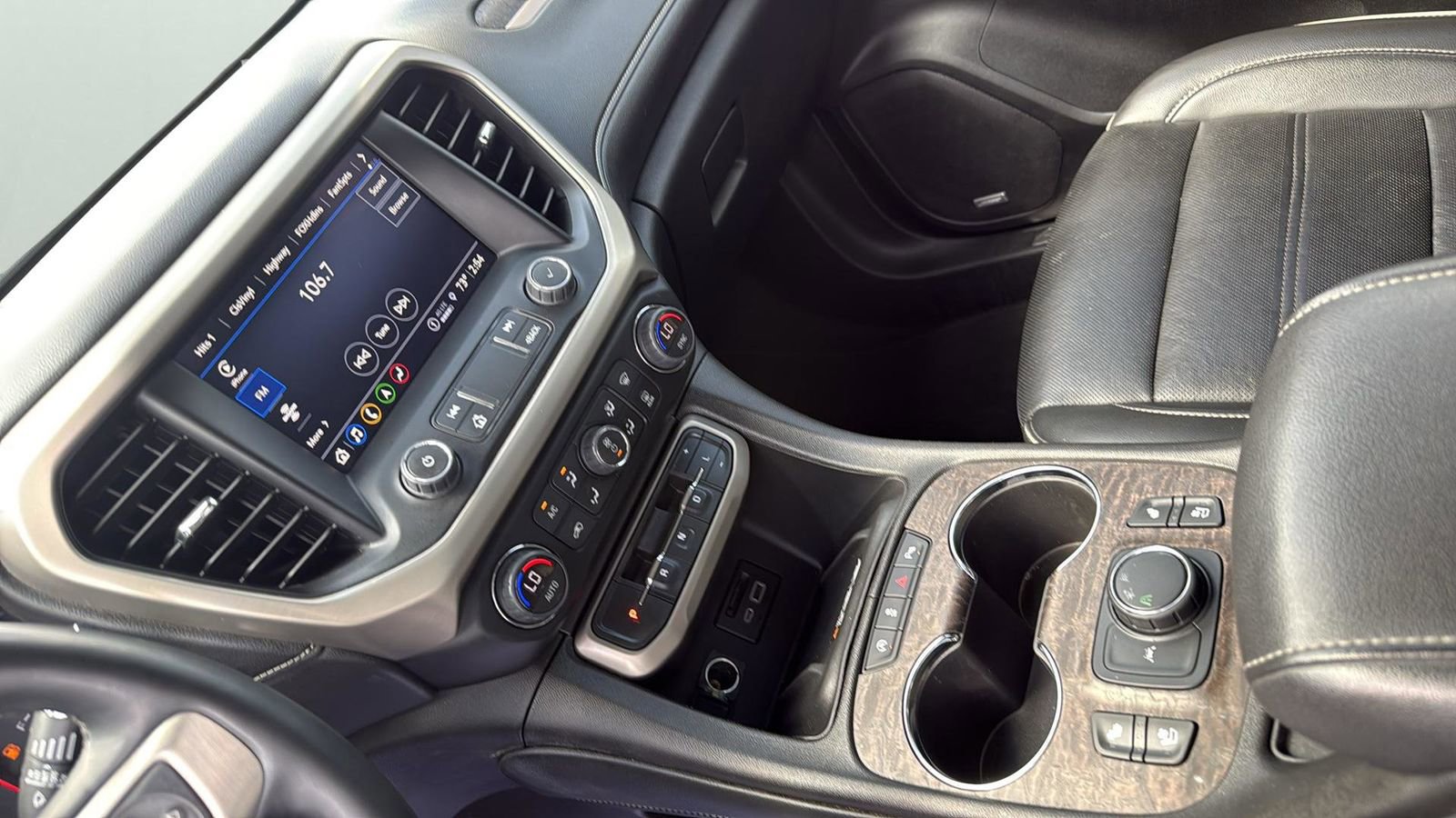 Used 2023 GMC Acadia Denali image 21