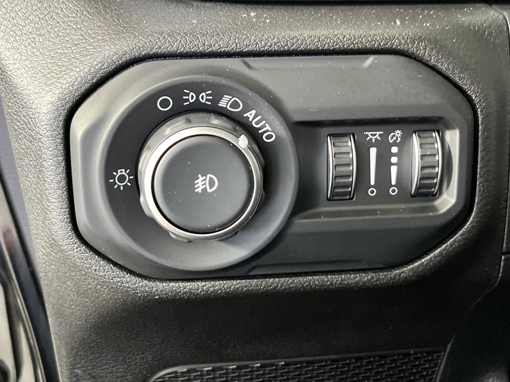 Used 2020 Jeep Wrangler Unlimited Sahara image 26