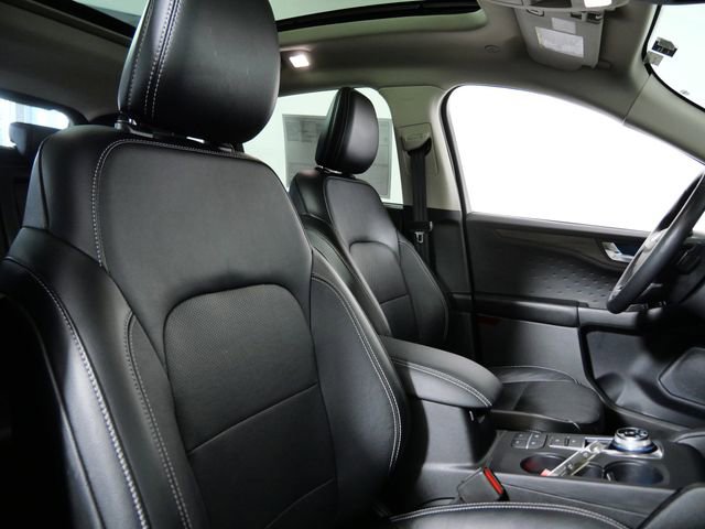 Certified 2020 Ford Escape Titanium w/ Titanium Premium Package 2.0 AWD/4WD image 12