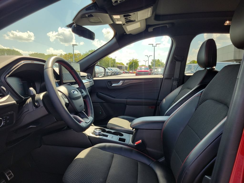 Certified 2023 Ford Escape ST-Line w/ Tech Pack #1 AWD/4WD image 18