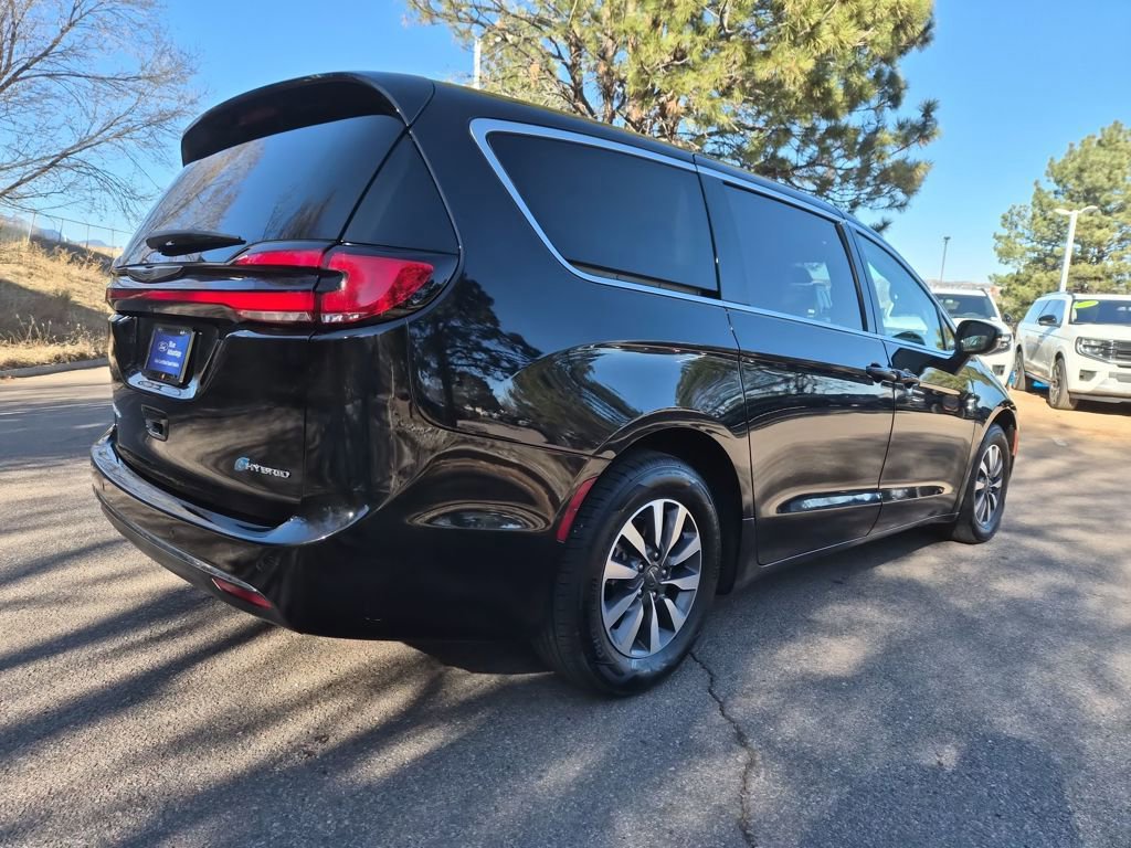 Used 2024 Chrysler Pacifica Select image 5