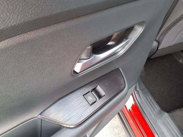 Used 2025 Nissan Kicks SV w/ Charging Package FWD image 18