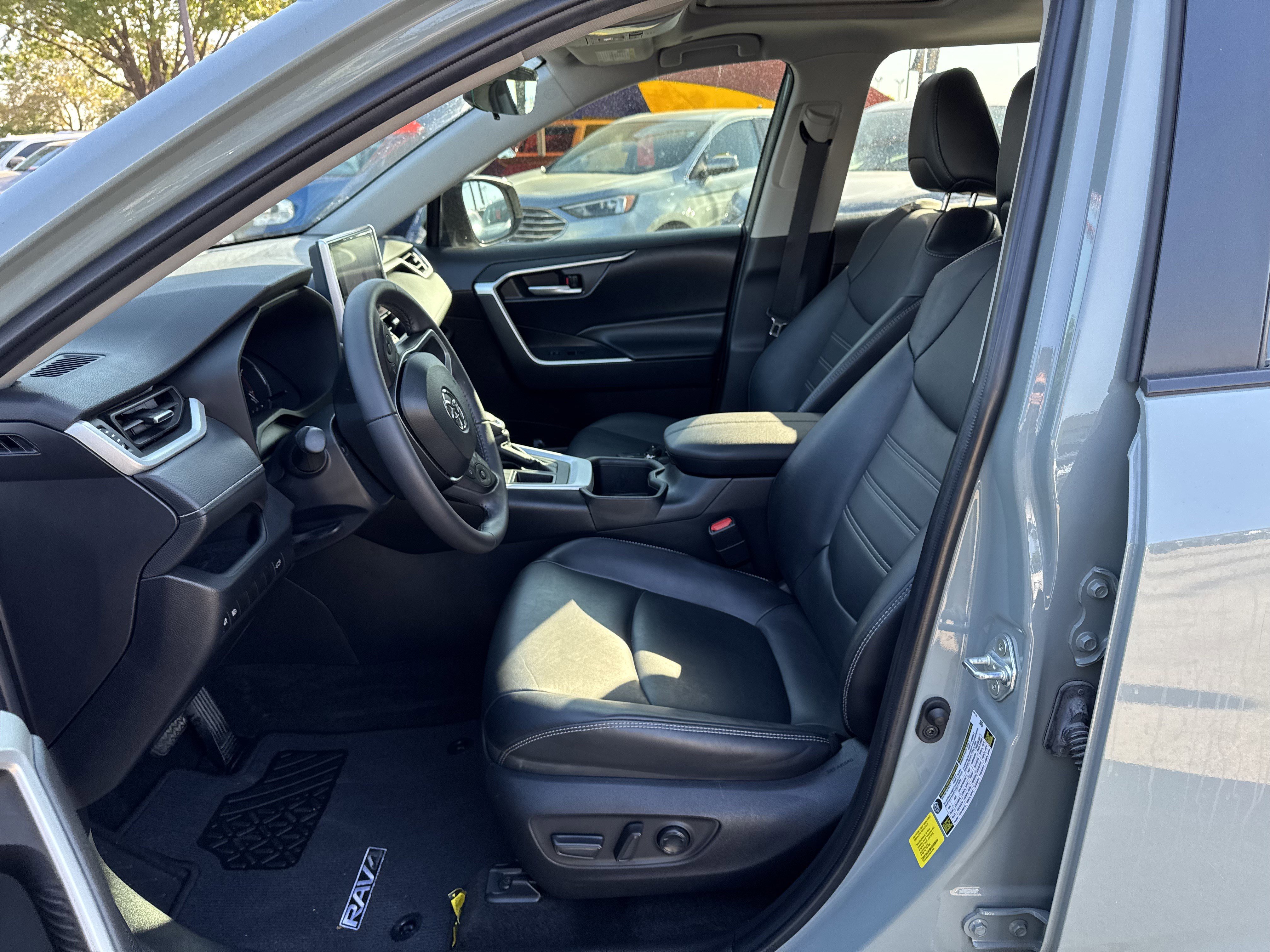 Used 2023 Toyota RAV4 XLE Premium image 17