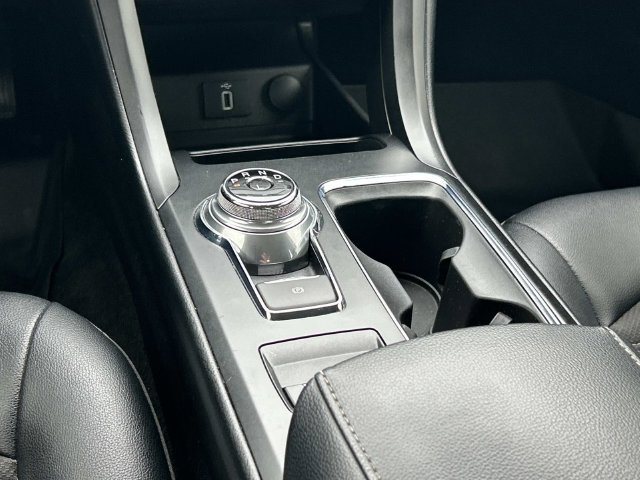 Certified 2018 Ford Fusion SE w/ Equipment Group 201A FWD image 17