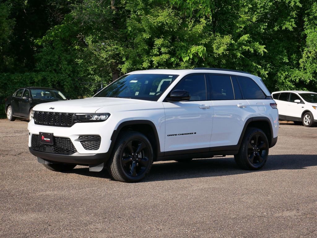 Used 2022 Jeep Grand Cherokee Altitude AWD/4WD image 6