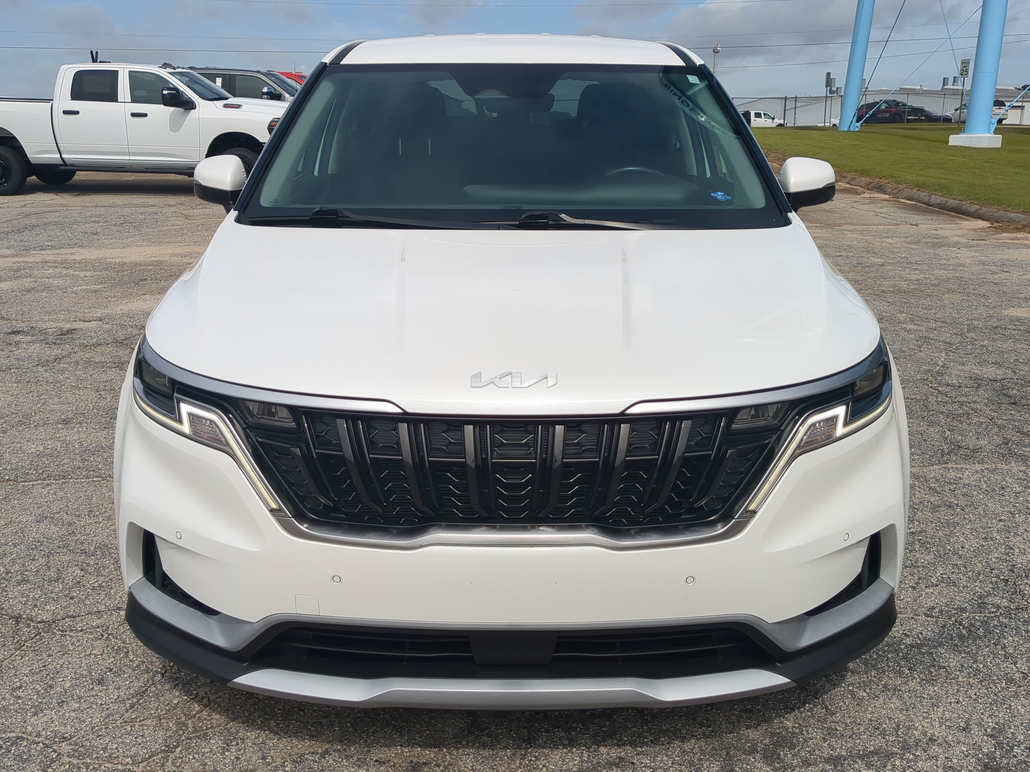Used 2023 Kia Carnival EX FWD image 7