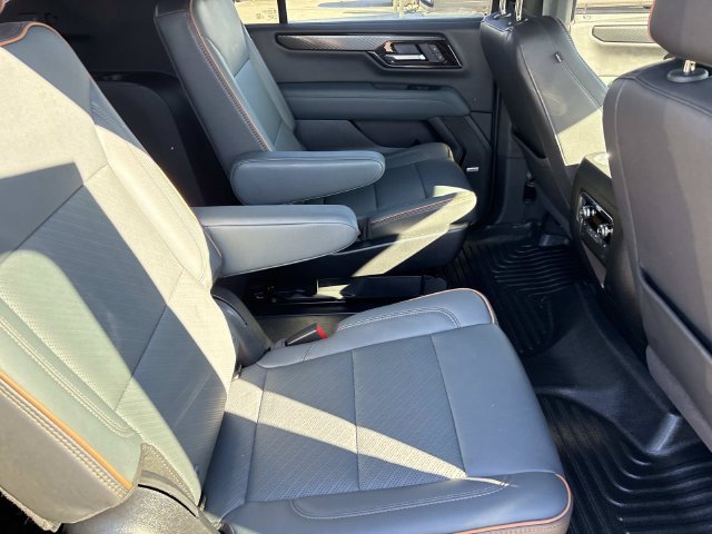 Used 2025 GMC Yukon XL AT4 w/ AT4 Premium Package AWD/4WD image 22