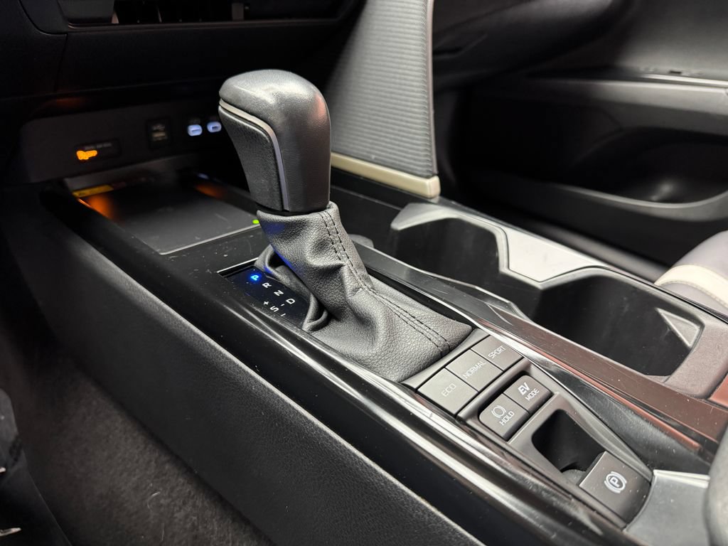 Used 2025 Toyota Camry SE FWD image 19