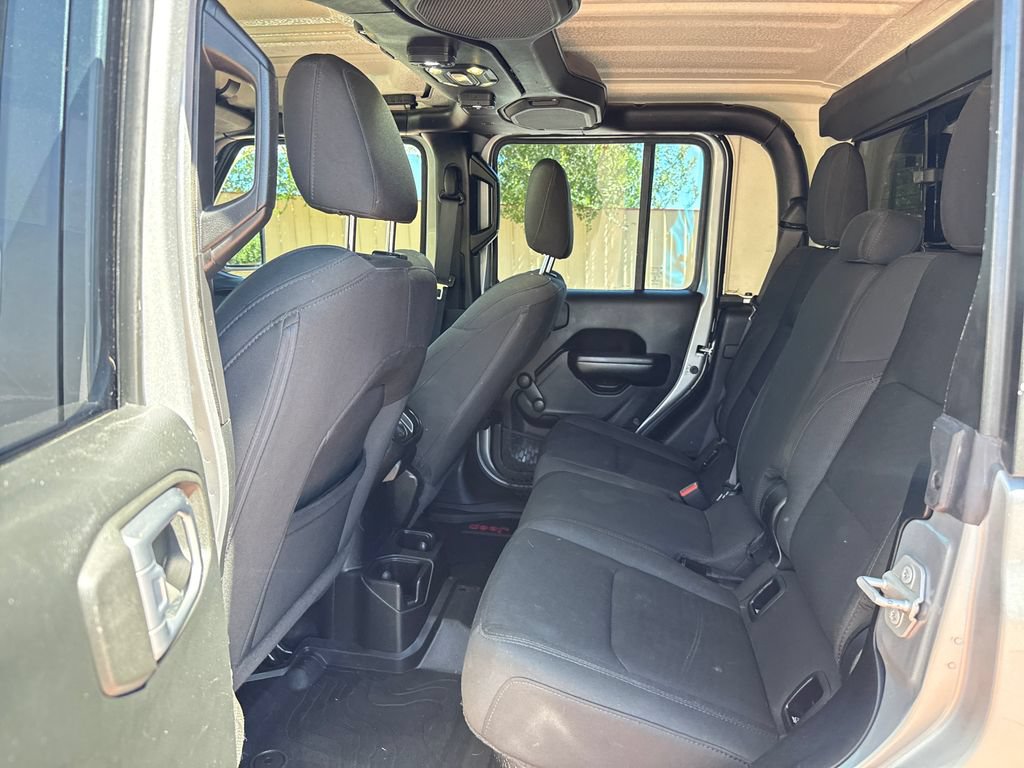 Used 2020 Jeep Gladiator Sport AWD/4WD image 19