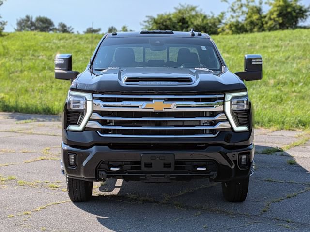 Used 2024 Chevrolet Silverado 3500 High Country w/ Technology Package AWD/4WD image 2