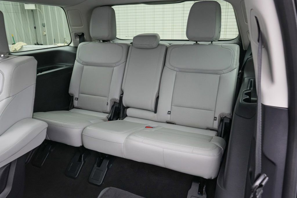 Certified 2025 Ford Expedition Platinum image 21