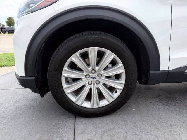 Certified 2025 Ford Explorer Platinum w/ LUX Leather Package AWD/4WD image 4