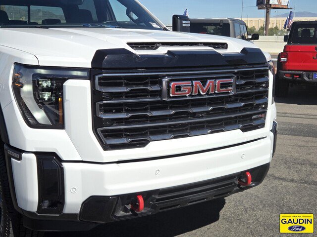 Used 2025 GMC Sierra 2500 AT4 w/ Technology Package AWD/4WD image 2