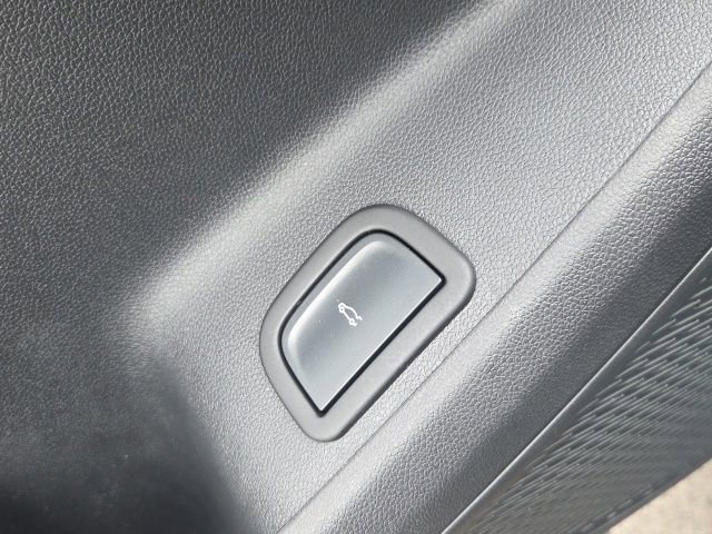 Used 2024 Chevrolet Traverse LT w/ LPO, Floor Liner Package FWD image 24