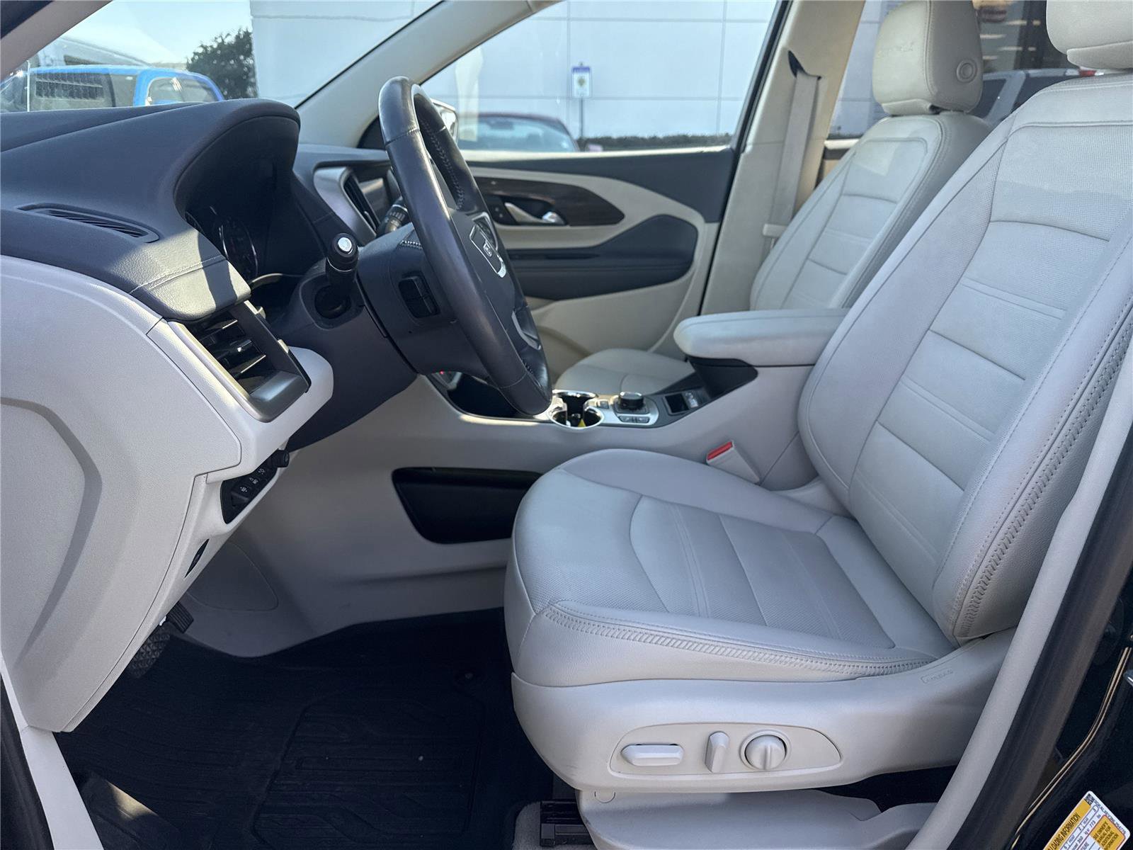 Used 2022 GMC Terrain Denali w/ Black Diamond Edition image 9