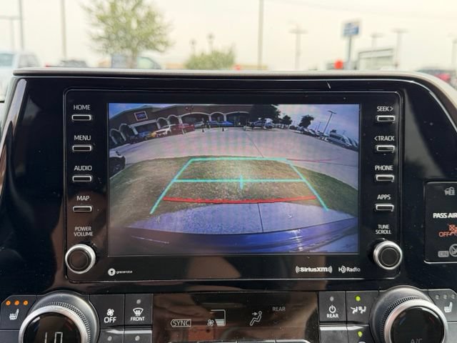 Used 2020 Toyota Highlander XLE AWD/4WD image 19