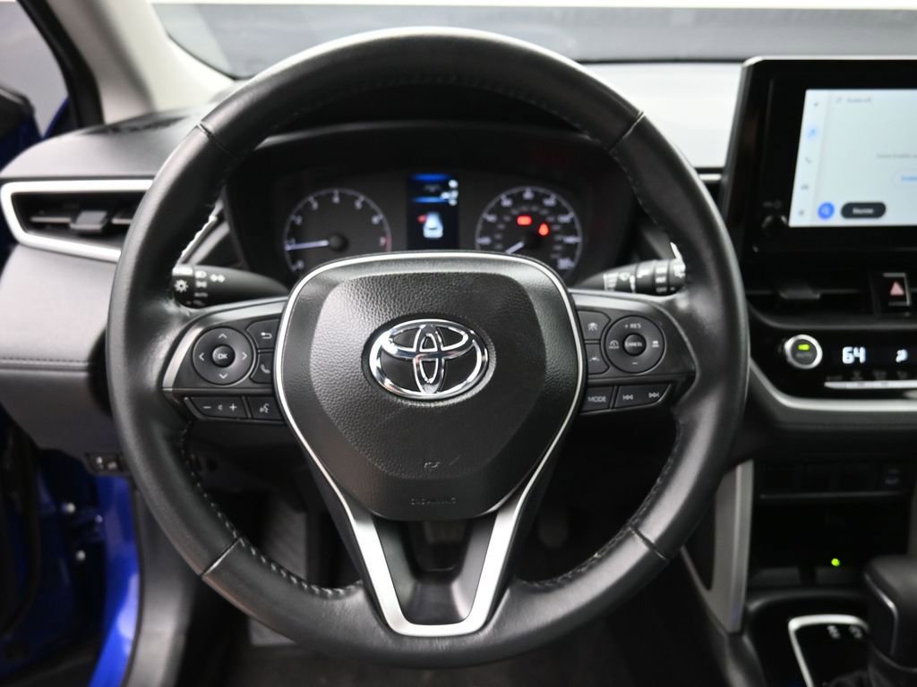 Used 2025 Toyota Corolla Cross LE image 7